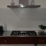 Lara Villa *