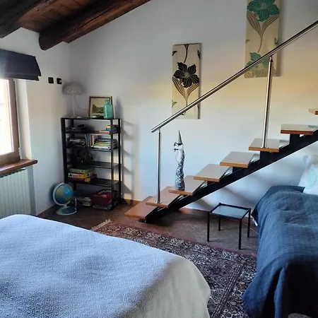 Lara Villa