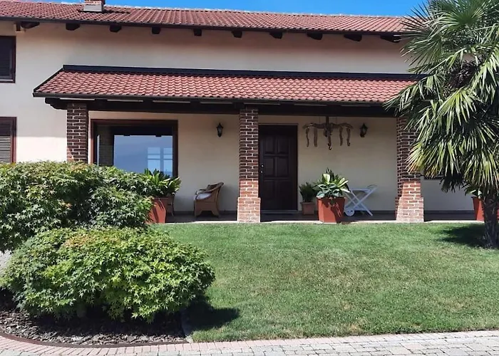 Lara Villa *